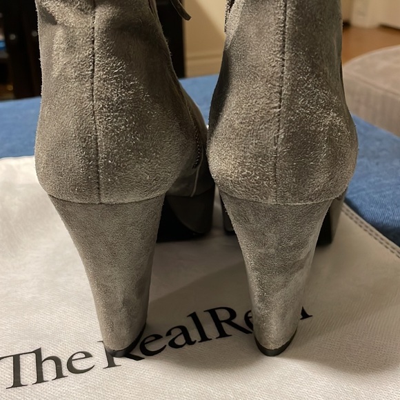 Alice+Olivia Adrian Gray Suede Boots 35 1/2 - Picture 3 of 9